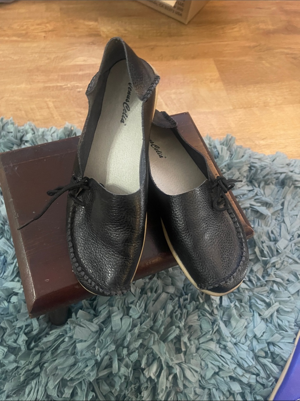 Venus Celia Black Leather Slip-On Loafers - size 9/41